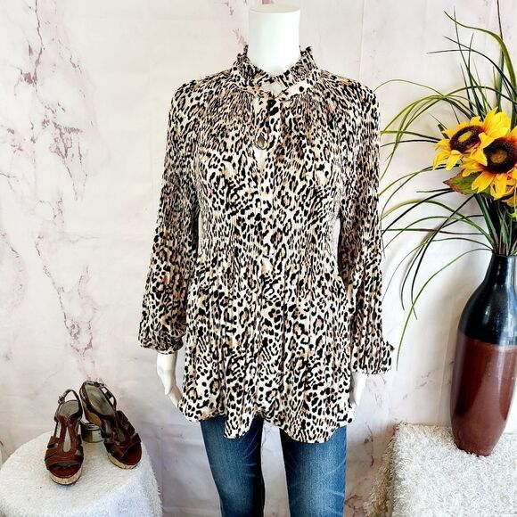Chico's leopard print v neck blouse - Picture 4 of 9